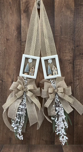 Escapulário Natalino Duplo Rústico com Casinhas e Guirlanda - Bege e Branco