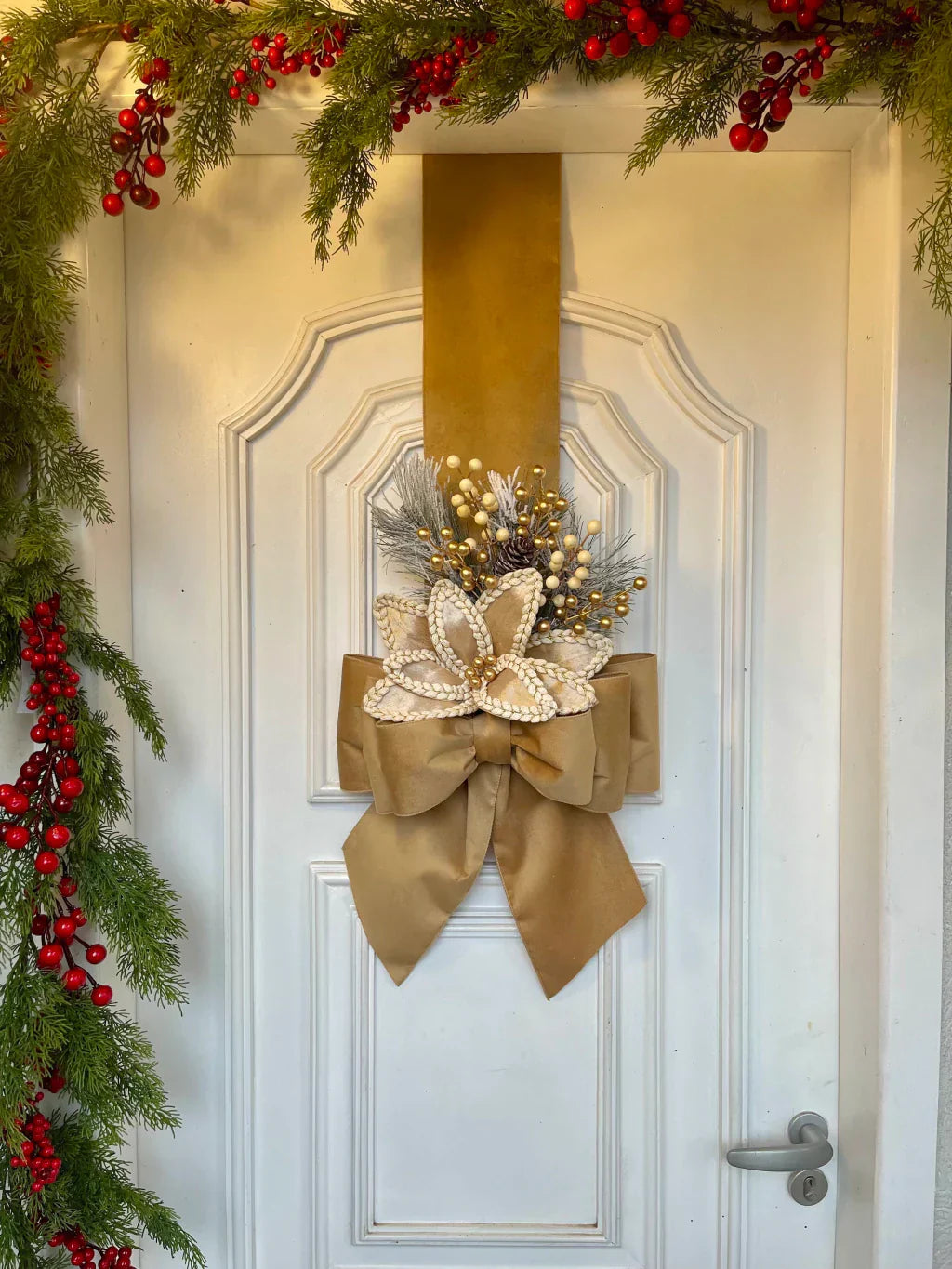 Escapulário Dourado Natalino de Veludo para Porta de Entrada – 2,10m x 40cm